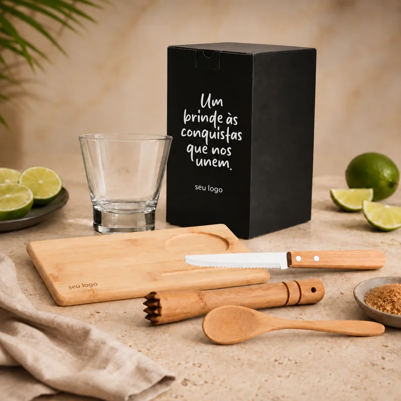 Kit Bons Momentos — Caixa personalizada, tábua, faca, copo, socador e colher