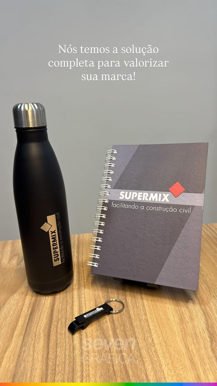 Kit corporativo Supermix: garrafa inox preta, caderno espiral e chaveiro abridor personalizados